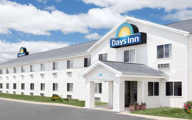 Days Inn by Wyndham Neenah