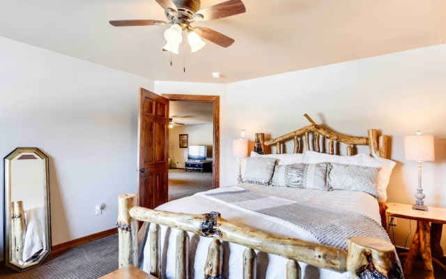 Centrally-located Deadwood Apt w/ Mountain Views!