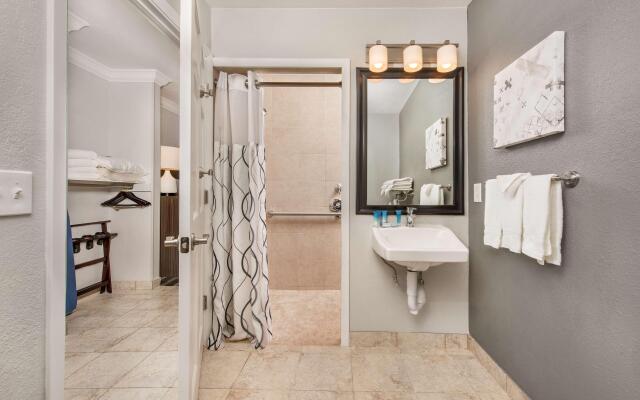 Best Western Plus Milwaukee West