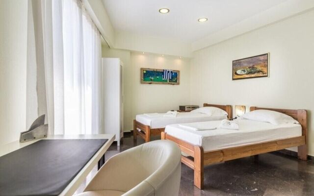 Central apartment with 5 bedrooms near the metro