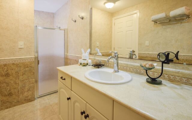 El Cantil Condominiums