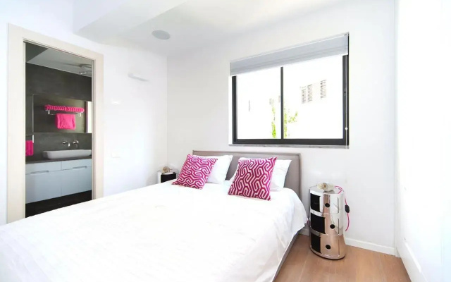 2 Bedroom Frishman Beach