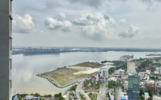 R&F Summer Suite 2B2B Walking to CIQ – Outside – Johor Bahru