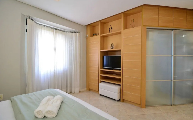 Elegante Casa com Piscina - João Paulo