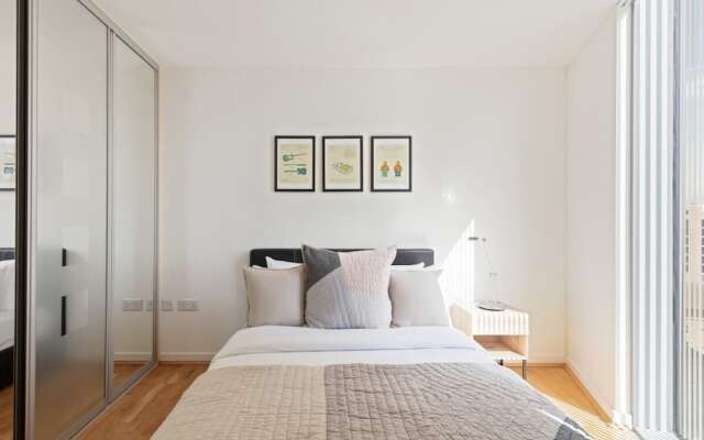 Chic 1 BDR W/balcony in Greenwich, 7mins to st