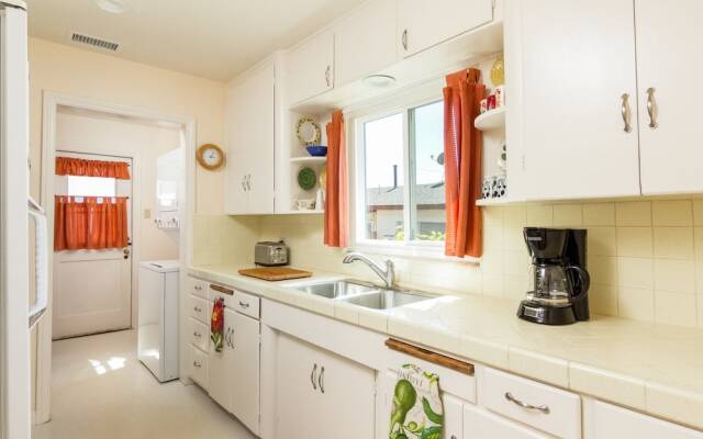 Delightful 2BR Ventura Duplex by RedAwning