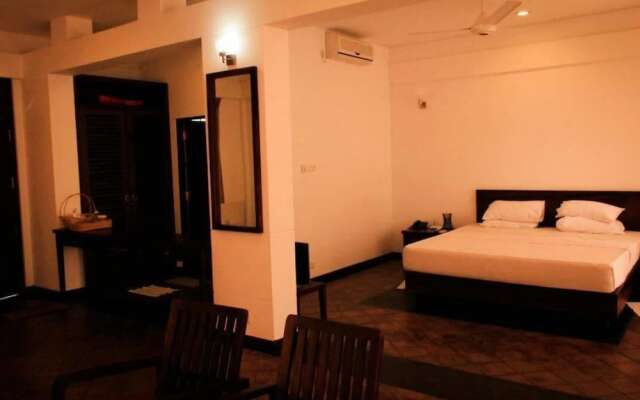 Hotel Sapthapadhi