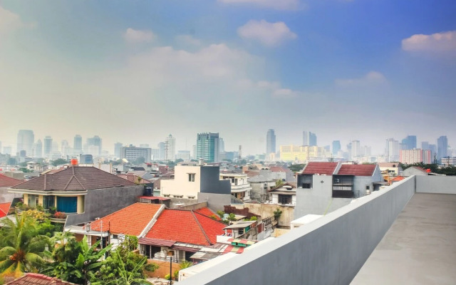 OYO 111 Grand Palace Resident