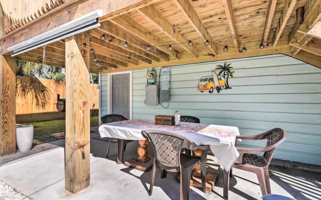 Galveston Retreat w/ Backyard & Patio!