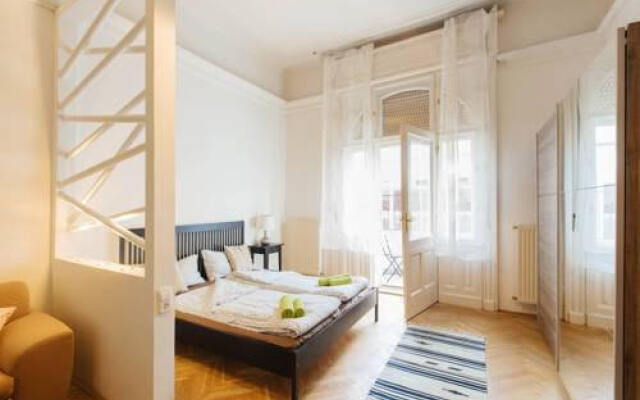 Living Budapest Apartment - Régi Posta Utca