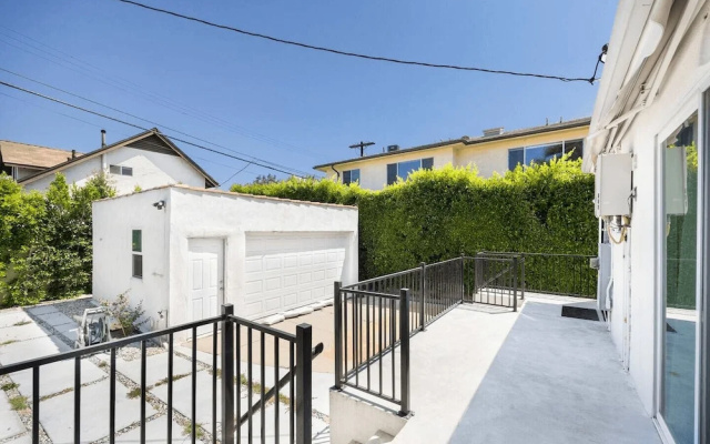 Burnside by Avantstay Modern, Boho, Chic LA Home