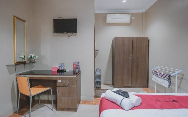 RedDoorz Syariah near Jamtos Jambi 2