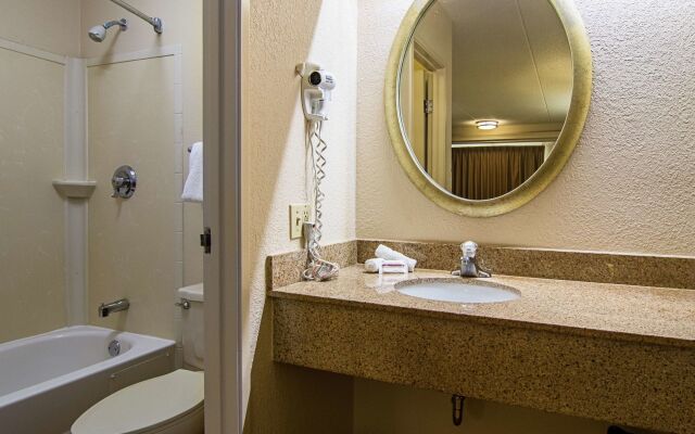 Red Oak Inn Detroit - Southfield