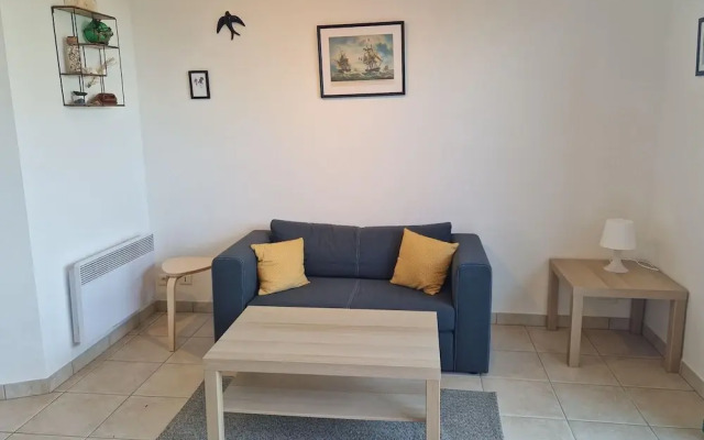 Flat With Direct Beach Access
