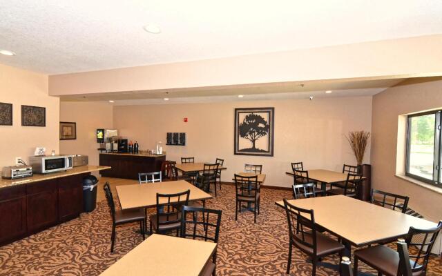 Cobblestone Inn & Suites - Clarion