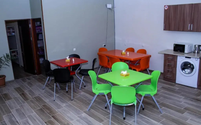 Bee Lucky Hostel and Tours