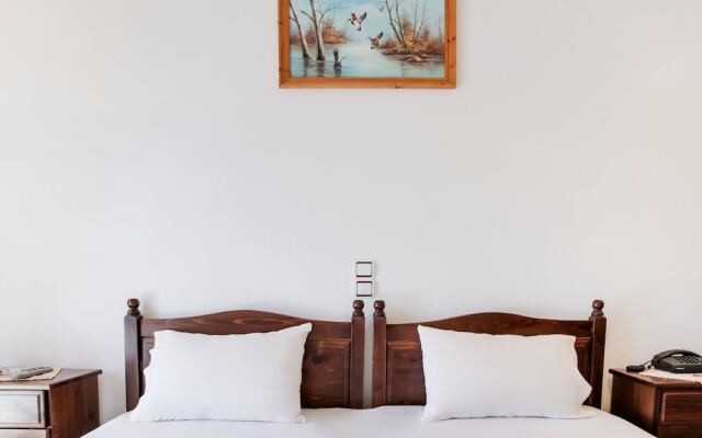 Homely Holiday Home in Stournareika With Terrace