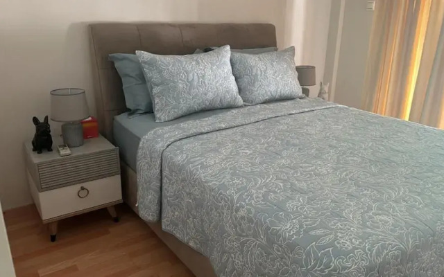 Apartment With Stunning Views - Sleeps 3 & Parking