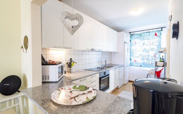 AGC26 - Lovely apart walking distance to Port