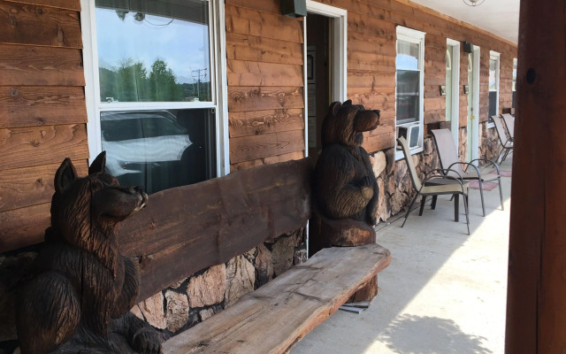 Superior Motel & Suites