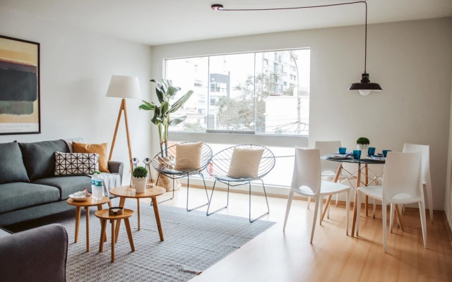 Cozy & Stylish Near the Ocean