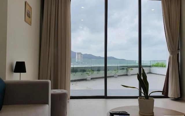 Luxury Scenia Bay Apartment with Seaview