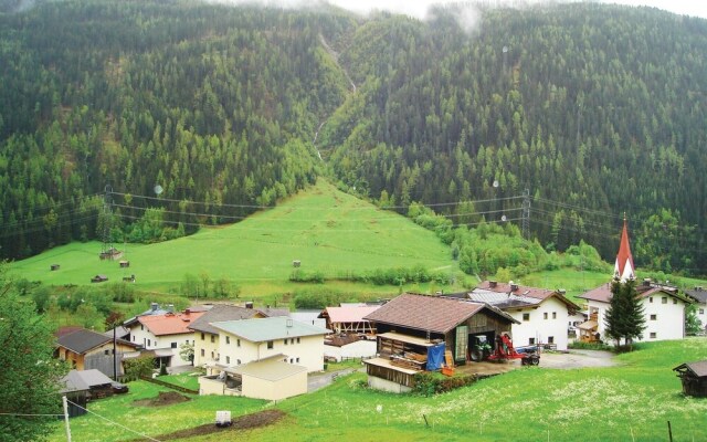 Stunning Apartment in Schnann With 2 Bedrooms and Wifi