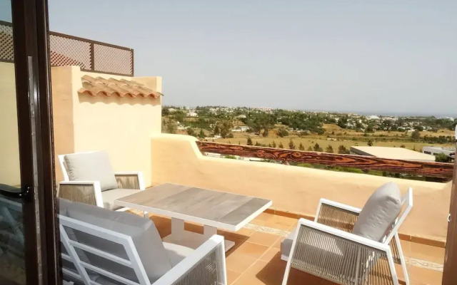 Beautiful Flat Near Golf Courses With sea Views