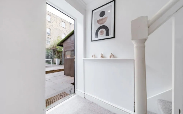 Elegant 2BR 2BA with Patio in Kennington