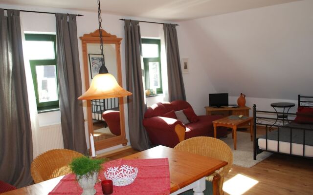 Landhaus mit Schwimmbad in Dargun