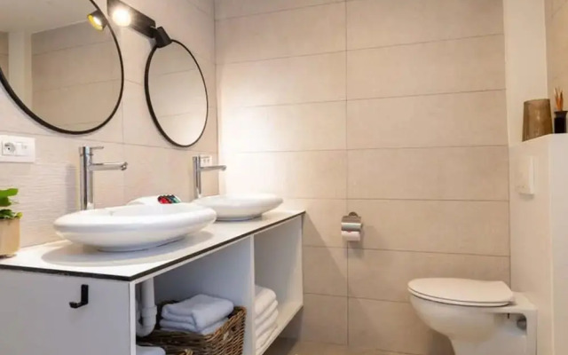 Stylish Duplex Apartment in a Renovated Town House