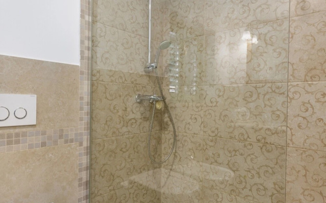 Amazing Pool & Whirlpool Villa Mirna