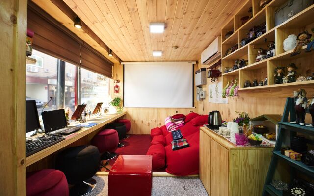 Gudeok Guest House - Hostel