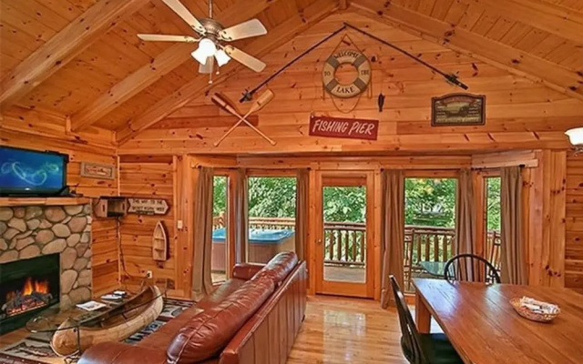 Skinny Dippin 2 Bedroom Cabin