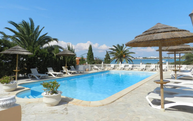 Hotel Lago Dorado