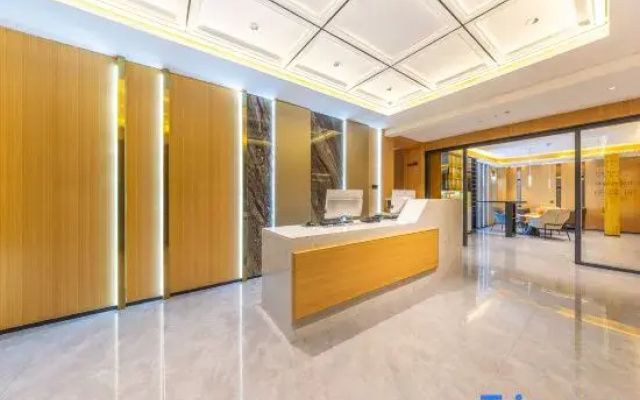 Taoyuan Crystal Hotel (Shambhala Cultural Square Branch