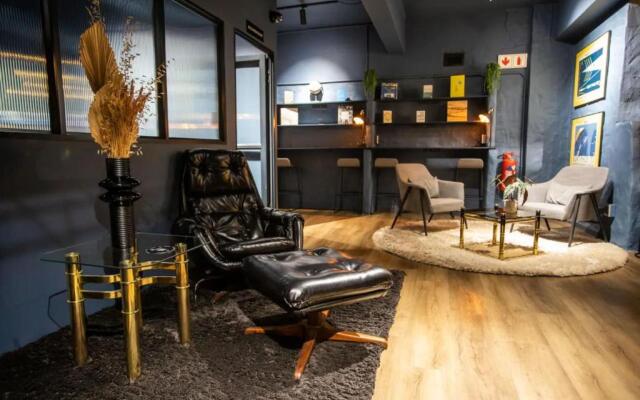 Luxurious 1 Bedroom Apartment With Iconic Mountain Views