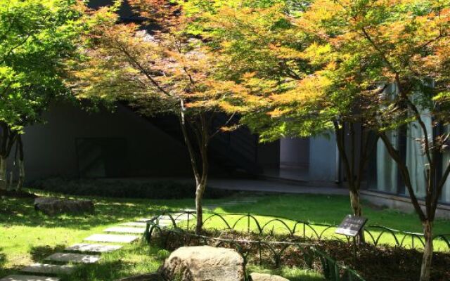 Hangzhou Zheda Science and Technology Park Hotel (Ant A Space Gudang Xincun Subway Station)