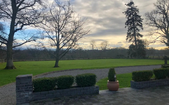 Liffey Valley House Hotel