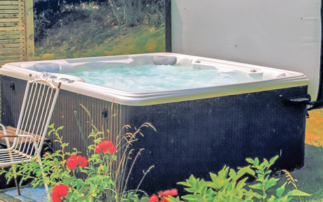 Amazing Home in Beckerwitzhohenkirchen With 3 Bedrooms, Jacuzzi and Wifi