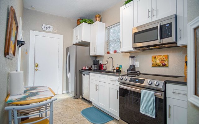 Charming 2br/1ba Haven Near Exciting Downtown