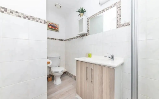 Picturesque 2BD Apartment With Table Mountain View