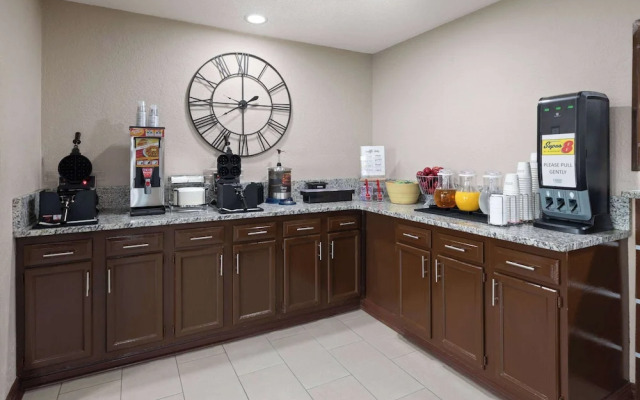 Super 8 by Wyndham Summersville/New River National Park