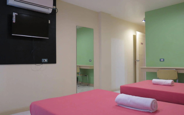 Royale House Hotel Davao powered by Cocotel