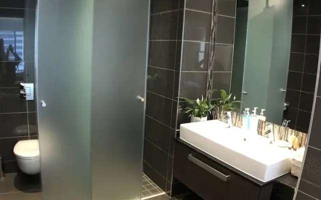 Sandton Skye Suite 604