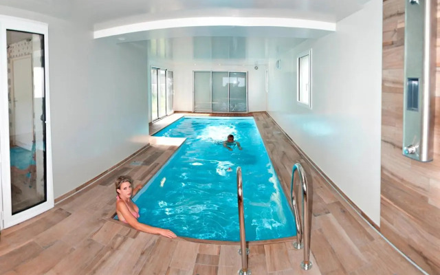 Appartement vue mer avec piscine intérieure