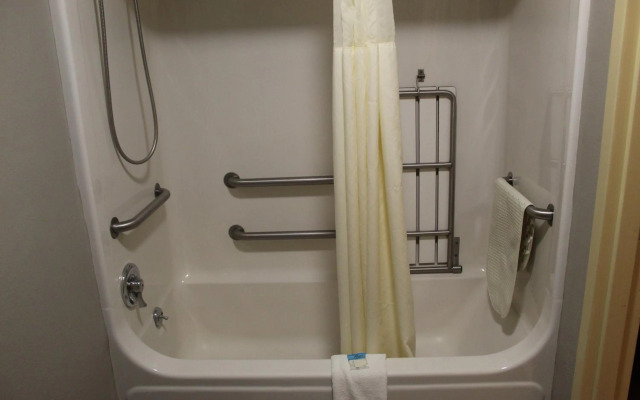 Greenstay Inn & Suites CourtView