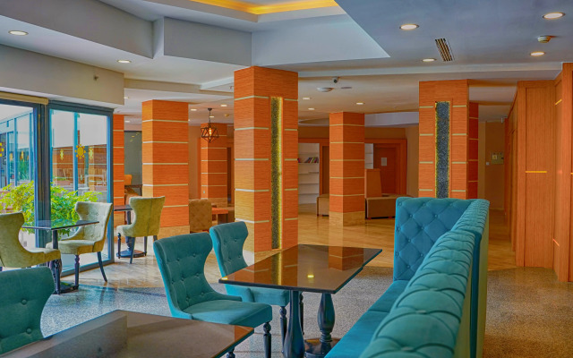 Club Aqua Plaza