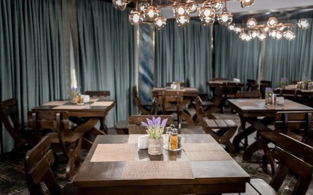 Suru Hotel & Restaurant