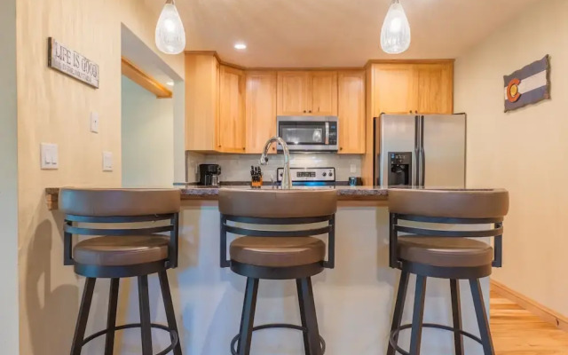 Private Home With A Beautiful Mountain Vista - Woods24 by RedAwning